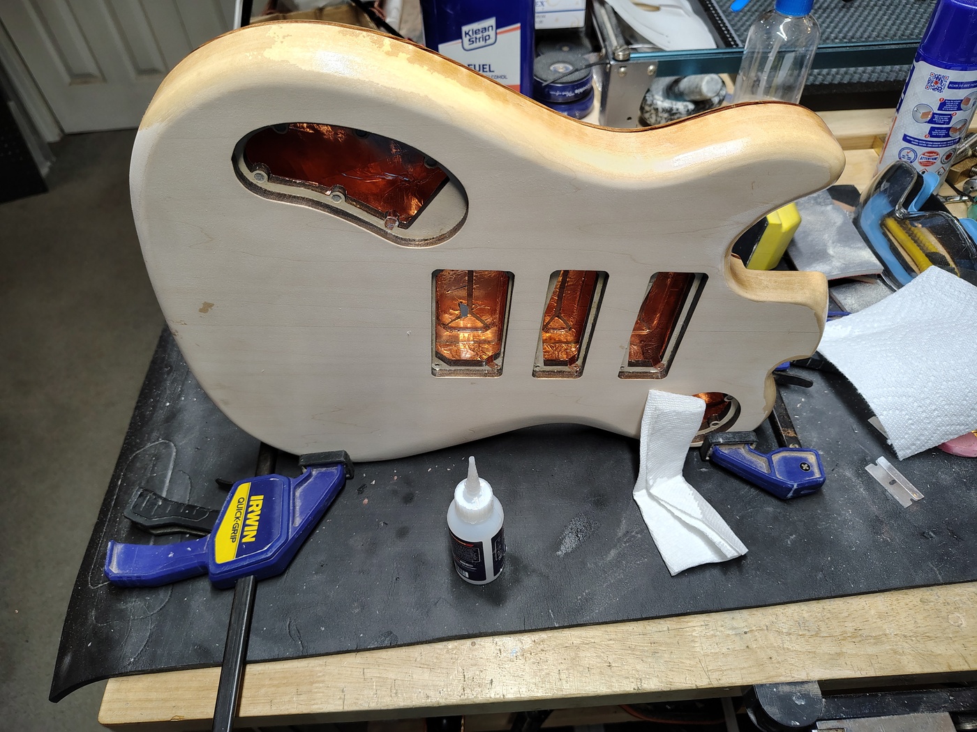 Applying CA glue to the body
sides
