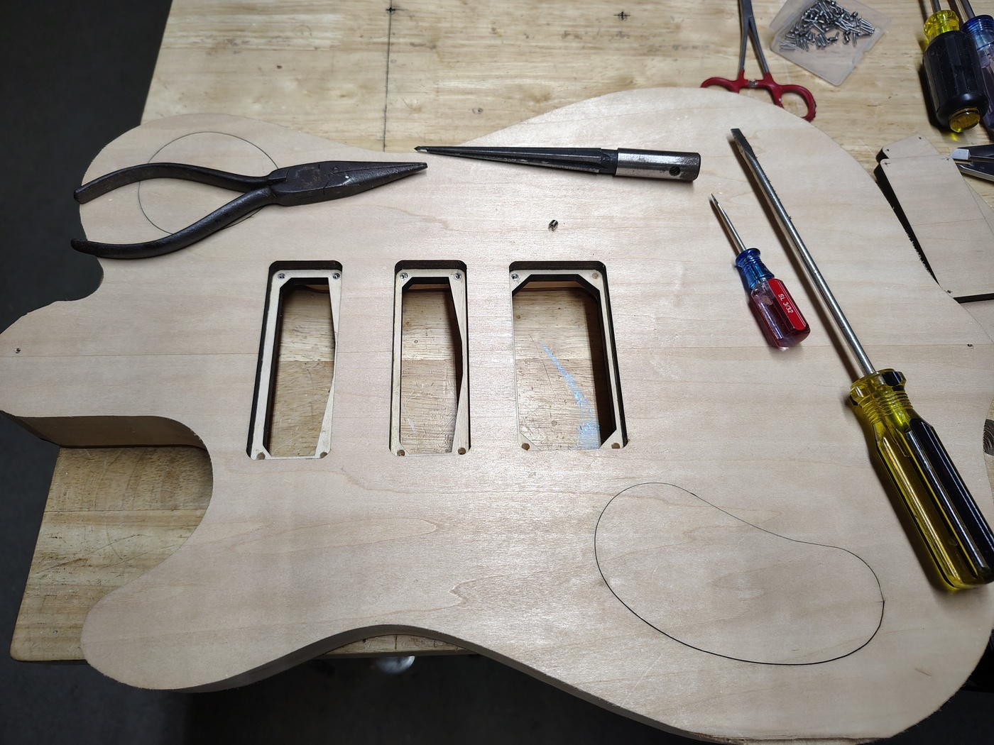 Installing the pickup
mounting ring threaded inserts